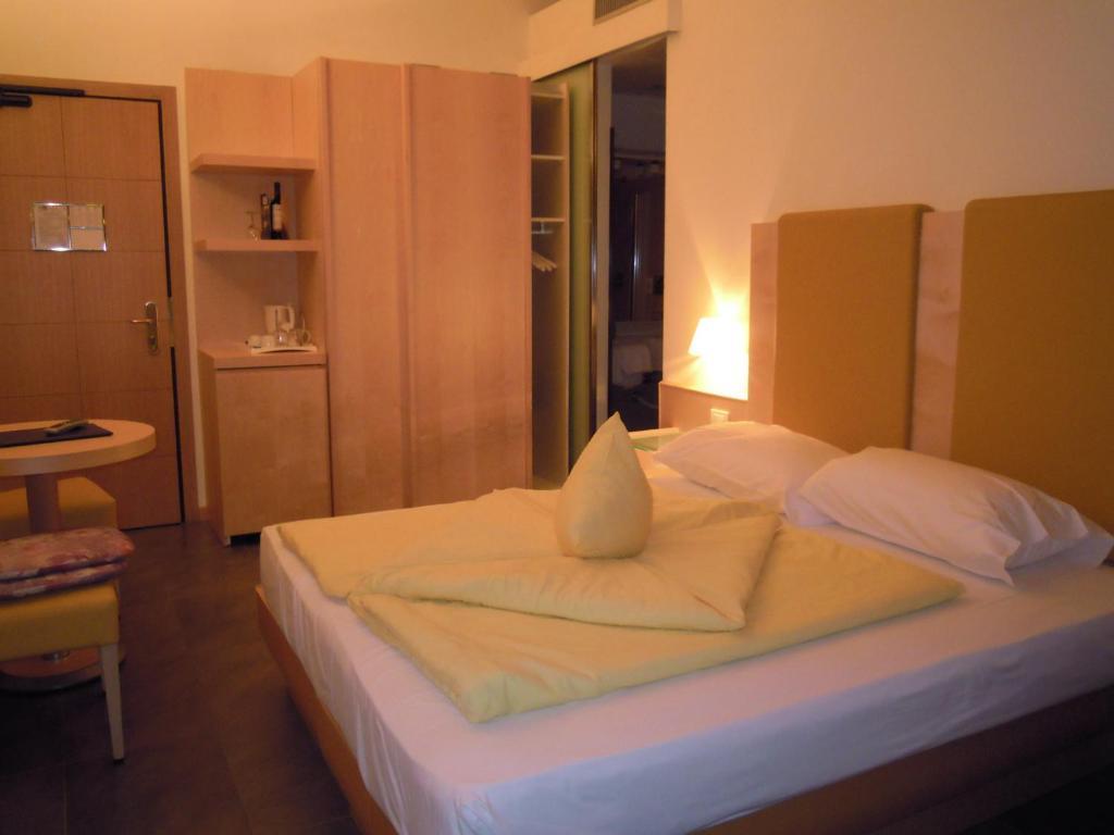 Beach Hotel Du Lac Malcesine Zimmer foto